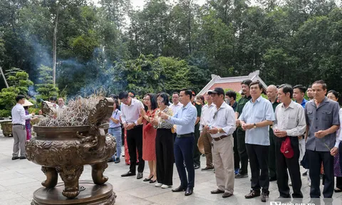 Hội Luật gia Việt Nam dâng hương tưởng niệm Chủ tịch Hồ Chí Minh