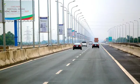 Từ 1/8, xe ô tô không dán thu phí ETC đi vào cao tốc bị xử phạt ra sao?