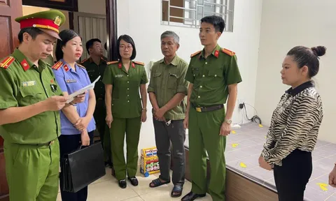 Bắt 'nữ quái' dùng CMND giả lập thẻ tín dụng, chiếm đoạt hơn 76 triệu đồng