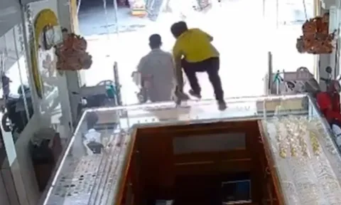 Điều tra vụ nghi cướp giật tiệm vàng ở Tp.HCM