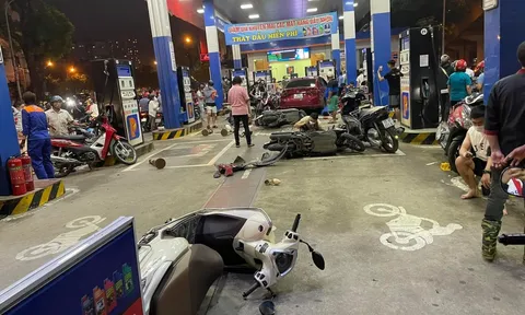 Khởi tố vụ án, tạm giữ hình sự tài xế say xỉn tông hàng loạt xe máy ở cây xăng