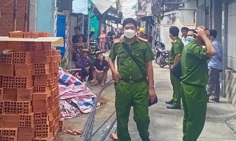 Mâu thuẫn khi ăn hủ tiếu, người phụ nữ bị hàng xóm dùng búa đập tử vong