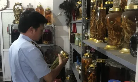 Quản lý thị trường Hà Nội thu giữ gần 650 lít rượu không rõ nguồn gốc xuất xứ