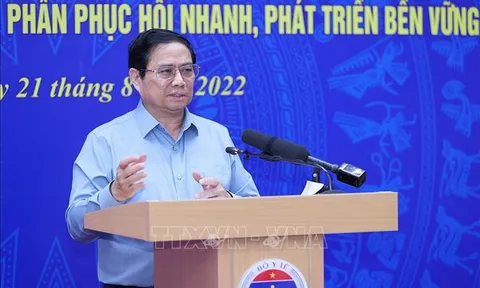Thủ tướng: Các bộ, ngành, địa phương phối hợp xử lý những vấn đề cấp bách của ngành Y tế