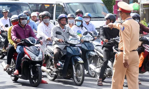 Người dân có cần mang GPLX khi đã được tích hợp vào CCCD gắn chip?