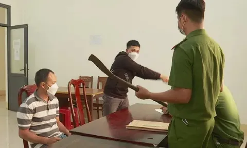 Khởi tố hai cha con chém người sau va chạm giao thông