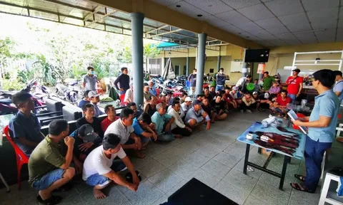 Triệt phá tụ điểm đá gà qua mạng, thu giữ số tiền lớn
