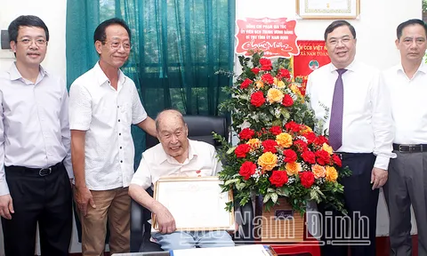Trọn lòng với Đảng