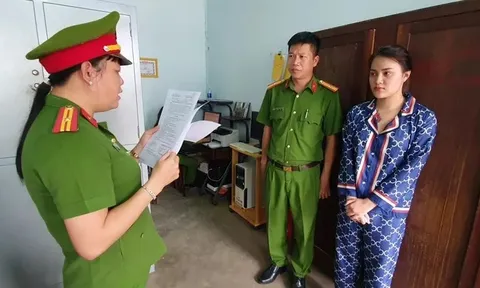 Bắt tạm giam thiếu nữ 17 tuổi đâm bạn trọng thương vì bị nói xấu trên Facebook