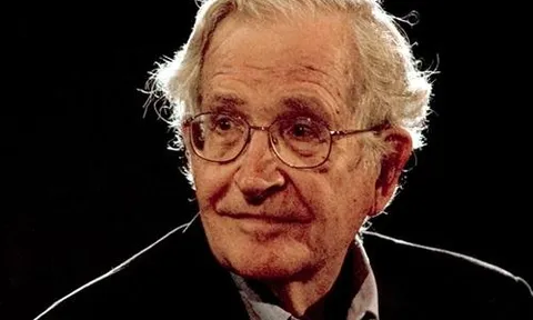 Noam Chomsky nghĩ về những vấn đề về giáo dục và trí thức