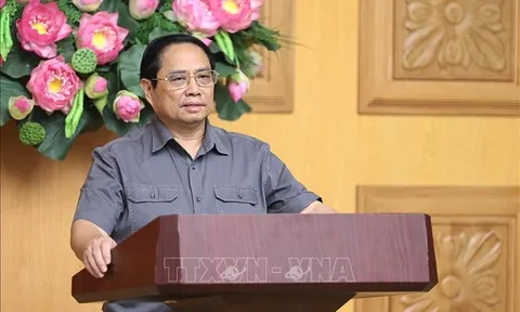 Thủ tướng: Không để người dân đói, rét, không có chỗ ở sau bão, lũ