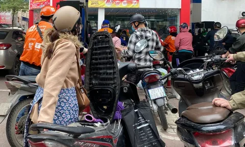 Từ chuyện xếp hàng mua xăng nghĩ về những nơi đáng sống