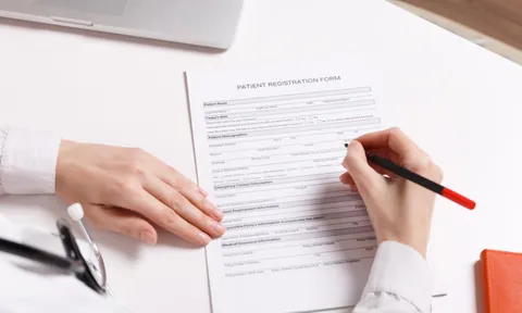 Làm giả hồ sơ xin việc, người lao động có thể bị xử lý như thế nào?