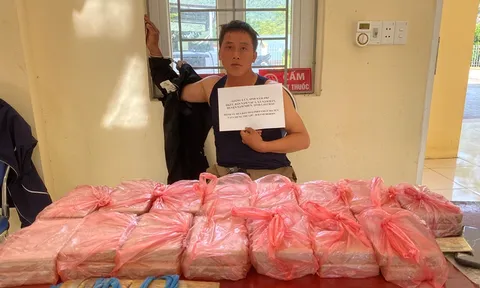 Bắt quả tang đối tượng mua bán trái phép 30 bánh heroin