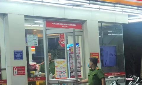 Hà Nội: Phát hiện thi thể nam trong nhà vệ sinh khoá trái ở cửa hàng Circle K