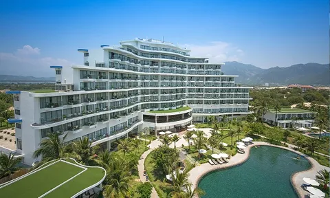 Kỳ nghỉ 5 sao cùng bữa sáng trong hồ bơi tại resort ven biển