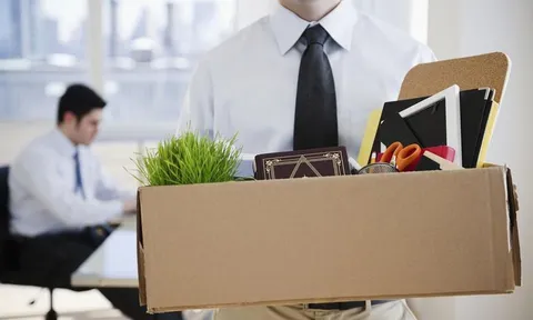 Nghỉ ốm quá lâu có bị công ty đuổi việc không?