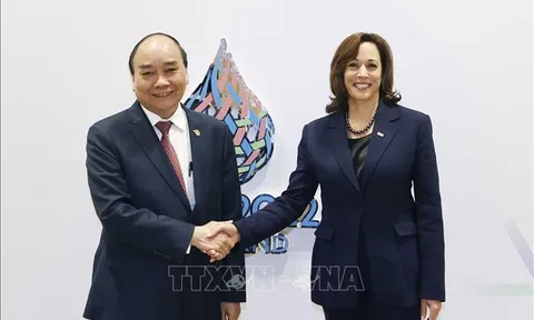 Chủ tịch nước Nguyễn Xuân Phúc gặp Phó Tổng thống Hoa Kỳ Kamala Harris