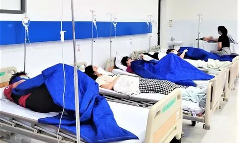 Vụ 600 học sinh ngộ độc, 1 em tử vong tại trường iSchool Nha Trang: Trách nhiệm thuộc về ai?