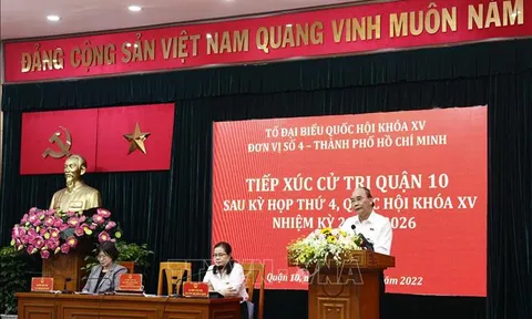 Chủ tịch nước Nguyễn Xuân Phúc tiếp xúc cử tri TP Hồ Chí Minh