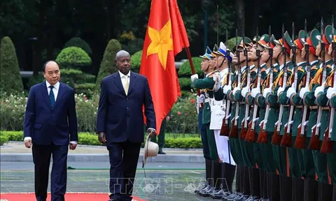 Chủ tịch nước Nguyễn Xuân Phúc chủ trì Lễ đón Tổng thống Uganda thăm chính thức Việt Nam