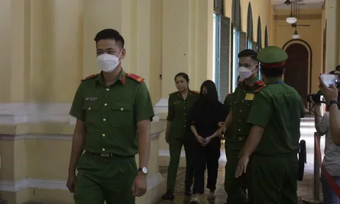 'Dì ghẻ' bạo hành đến chết bé 8 tuổi bật khóc khi bị đề nghị án tử