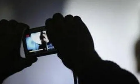 Tổng giám đốc dùng clip 'nóng' để đe dọa, tống tiền nữ giáo viên
