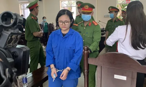 Lời xin lỗi và giọt nước mắt muộn màng của nữ sinh đầu độc cha ruột