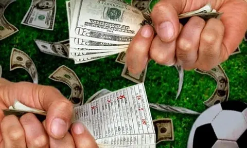 Con vay tiền chơi cá độ bóng đá World Cup 2022, cha mẹ có phải trả nợ không?