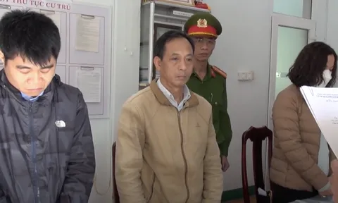 Quảng Nam: Bắt nguyên cán bộ nhận hối lộ trong đấu thầu giáo dục