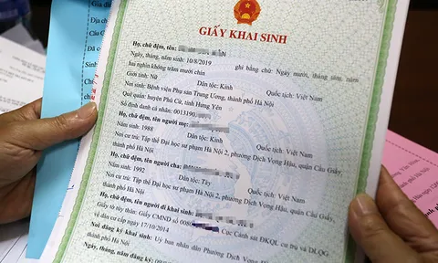Mẹ chưa đủ 18 tuổi, có được đăng ký khai sinh cho con không?