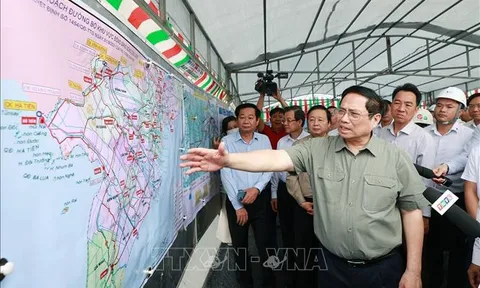 Thủ tướng kiểm tra các công trình, dự án giao thông trọng điểm tại Đồng bằng sông Cửu Long