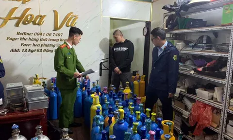 Phát hiện kho 'khí cười' cất giấu trong shop thời trang ở Hà Nội