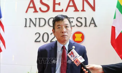 Việt Nam cùng ASEAN củng cố cộng đồng, vượt qua khó khăn và phát huy vị thế