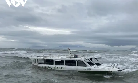 Khởi tố thuyền trưởng vụ lật ca nô khiến 17 người thiệt mạng tại biển Cửa Đại