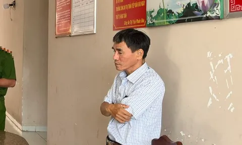 Bắt nguyên hiệu trưởng và kế toán trường tiểu học vì tham ô tài sản