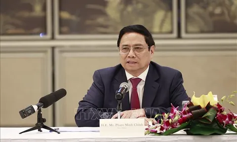 Thủ tướng làm việc với đại diện các quỹ đầu tư lớn của Singapore và các nước