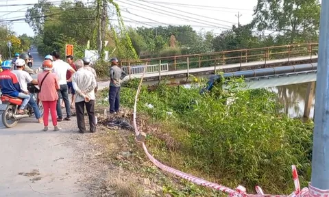 Phát hiện thi thể 2 nam thanh niên dưới kênh ở Tiền Giang