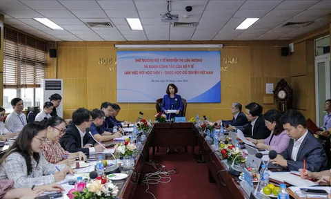 Thứ trưởng Bộ Y tế: Chú trọng nâng cao chất lượng đào tạo nhân lực y dược học cổ truyền