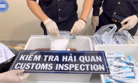 Thông tin mới vụ 4 tiếp viên hàng không xách ma tuý từ Pháp về Việt Nam