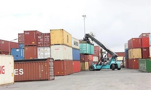 Tăng cường kiểm tra, giám sát hàng quá cảnh, tạm nhập tái xuất để ngăn ngừa buôn lậu, gian lận