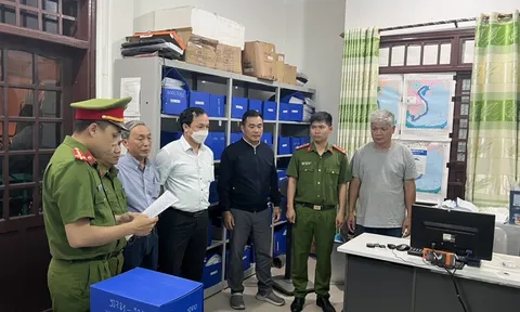 Khởi tố 2 đăng kiểm viên 'phù phép' hồ sơ hoán cải tàu ở Đà Nẵng