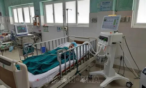 Thủ tướng chỉ đạo tiếp tục thực hiện các giải pháp bảo đảm thuốc, trang thiết bị y tế