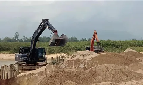 Tập trung tháo gỡ vướng mắc để triển khai các dự án đường bộ cao tốc và bất động sản