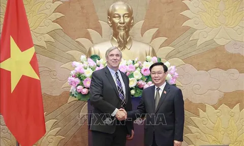 Chủ tịch Quốc hội Vương Đình Huệ tiếp Đoàn Nghị sĩ Hoa Kỳ