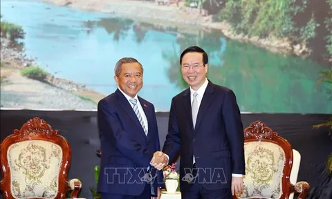 Chủ tịch nước Võ Văn Thưởng tiếp Chủ tịch Hội Hữu nghị Lào-Việt Nam