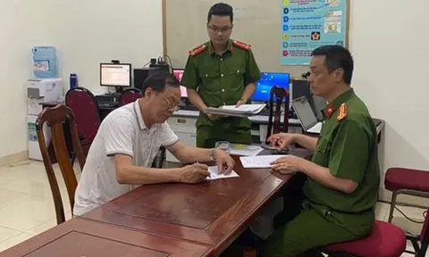 Khởi tố, bắt tạm giam tài xế ô tô tông 17 xe máy ở Hà Nội