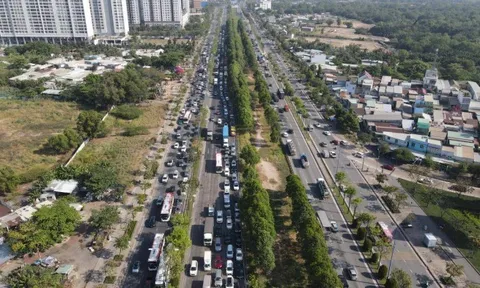 Giao thông nghẽn mạch khi đường vành đai chưa thông