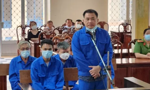 Án tù cho 5 bị cáo vụ chi 20 tỷ đồng 'chạy điều chuyển' ông Đinh Văn Nơi