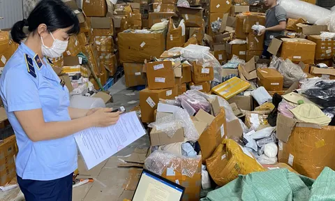 Hà Nội: Phát hiện kho hàng hơn 28.000 sản phẩm mỹ phẩm, đồ gia dụng lậu
